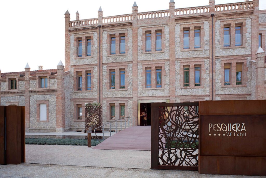 FAMILIA FERNÁNDEZ RIVERA Y HOTEL AF PESQUERA